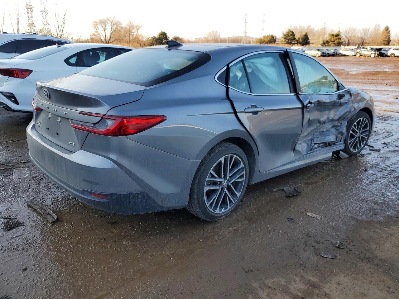 2025 TOYOTA CAMRY XLE photo 3