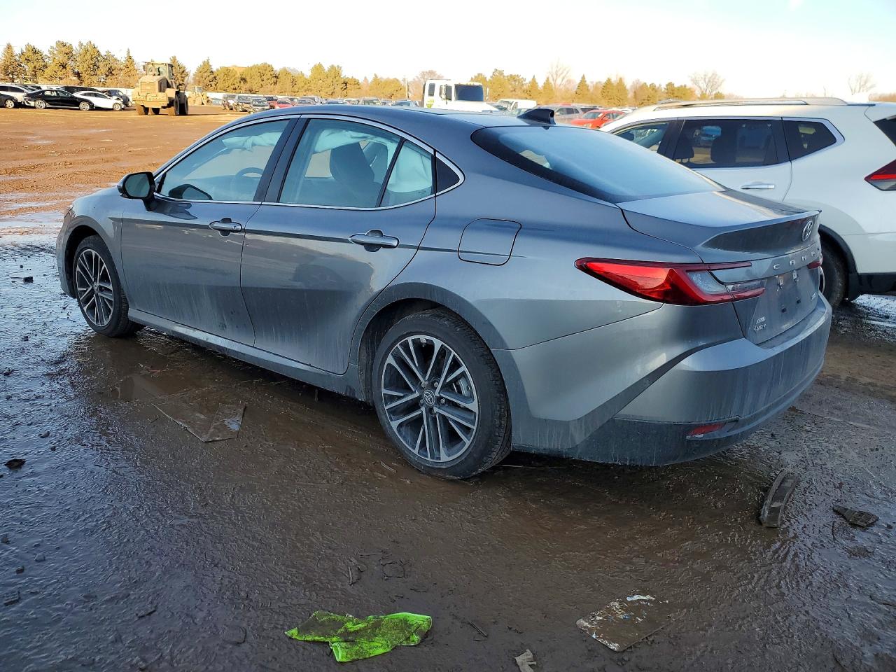 2025 TOYOTA CAMRY XLE photo 2