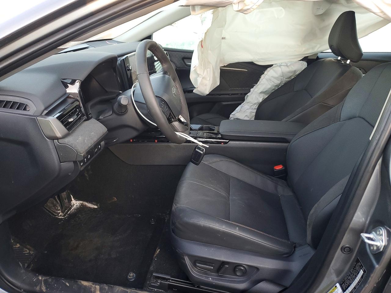 2025 TOYOTA CAMRY XLE photo 7