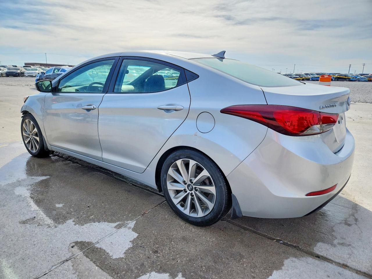 2015 HYUNDAI ELANTRA SE photo 4