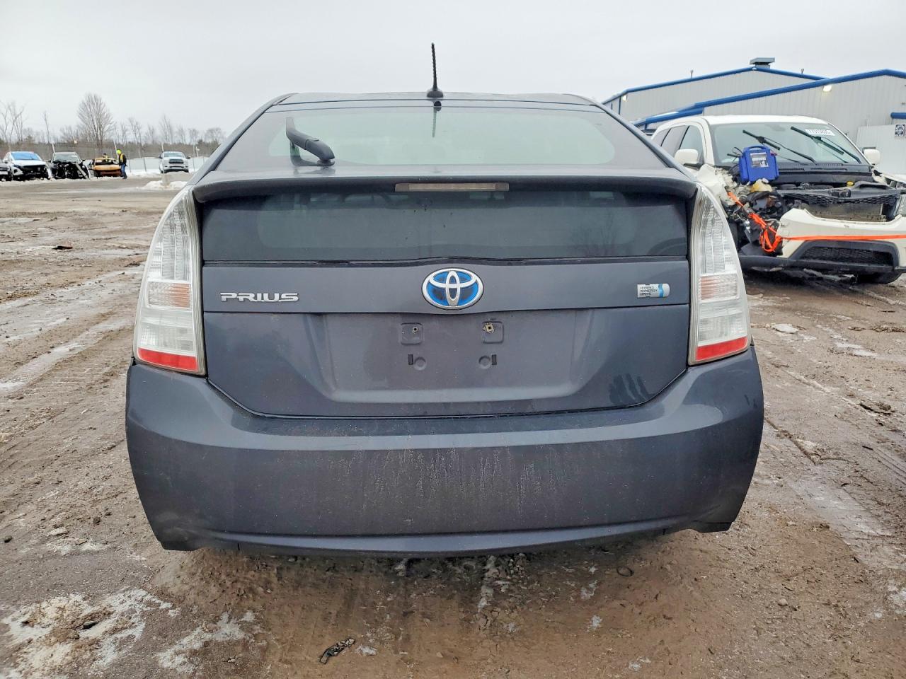 2010 TOYOTA PRIUS III photo 6