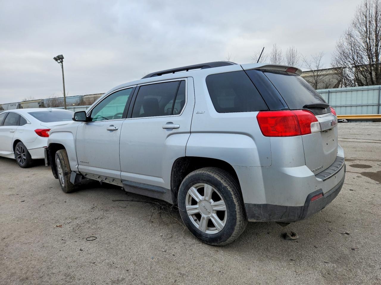 2015 GMC TERRAIN SLT photo 3