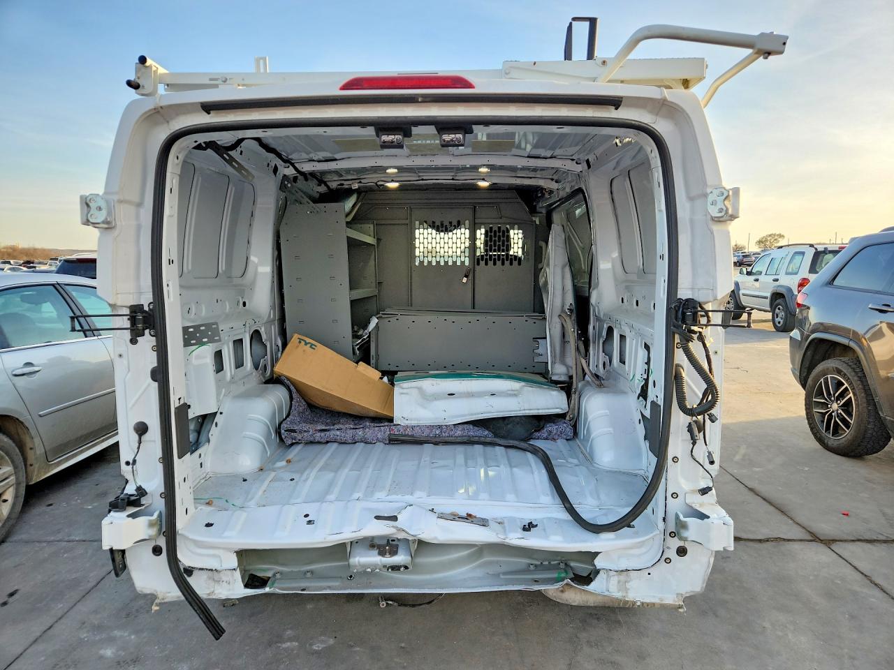 2025 FORD TRANSIT 150 UTILITY / SERVICE VAN photo 11