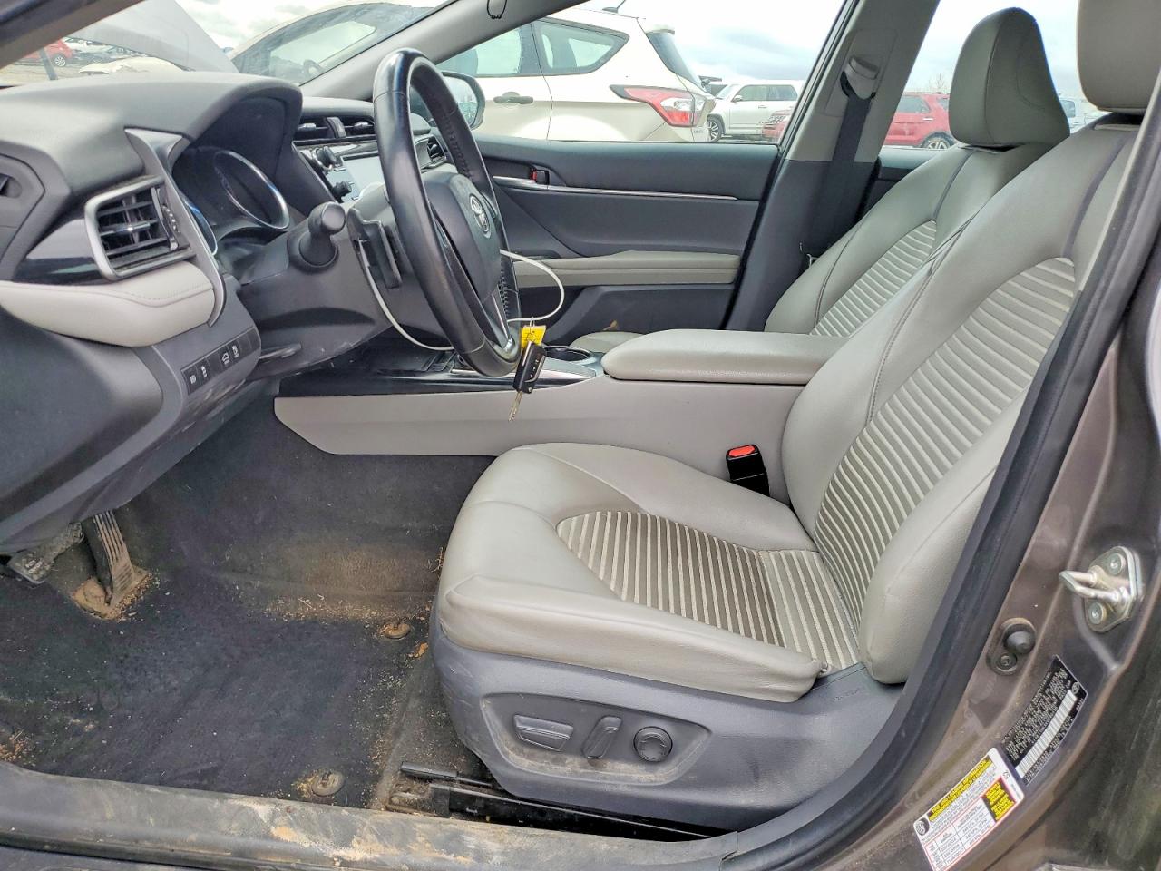 2019 TOYOTA CAMRY L photo 13
