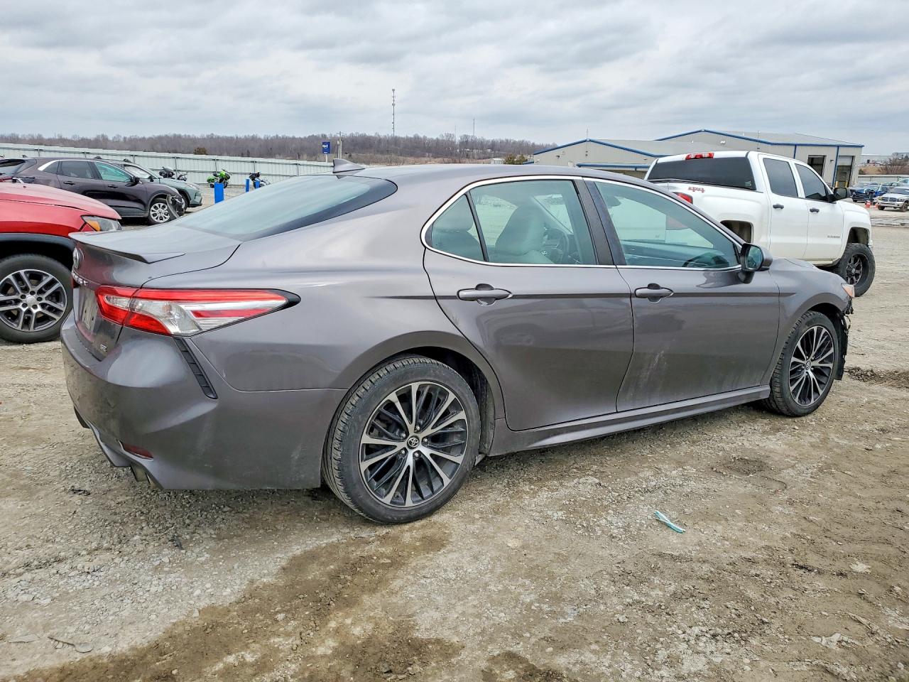 2019 TOYOTA CAMRY L photo 5