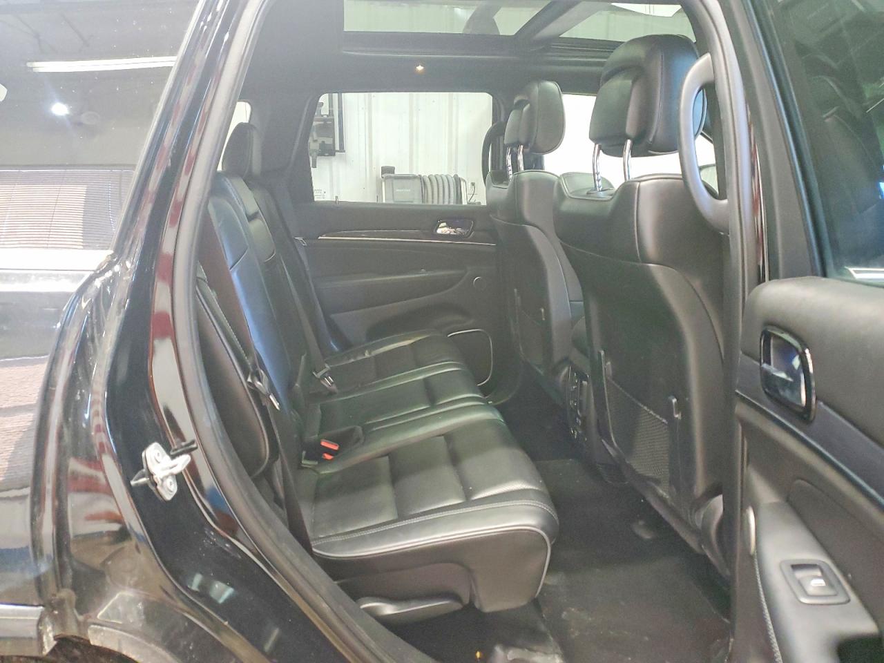 2019 JEEP GRAND CHEROKEE OVERLAND photo 11