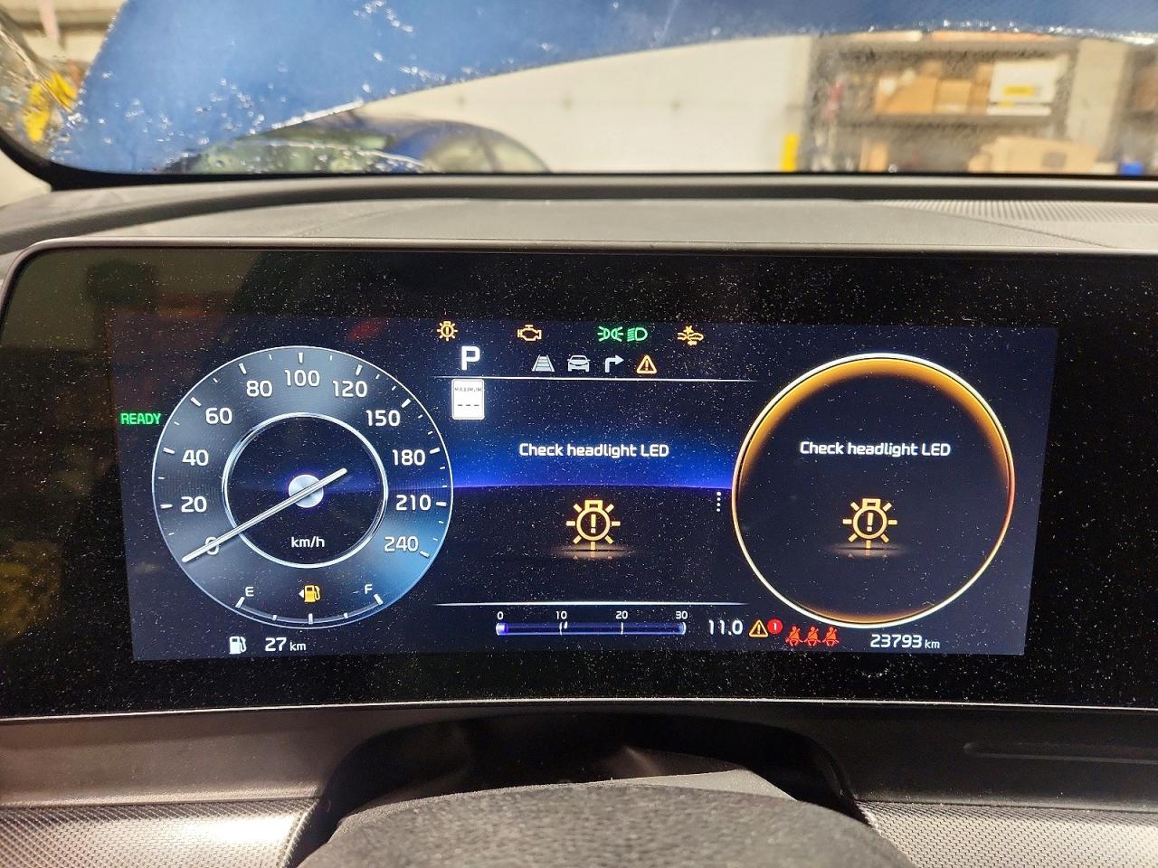 2023 KIA SPORTAGE SX photo 9