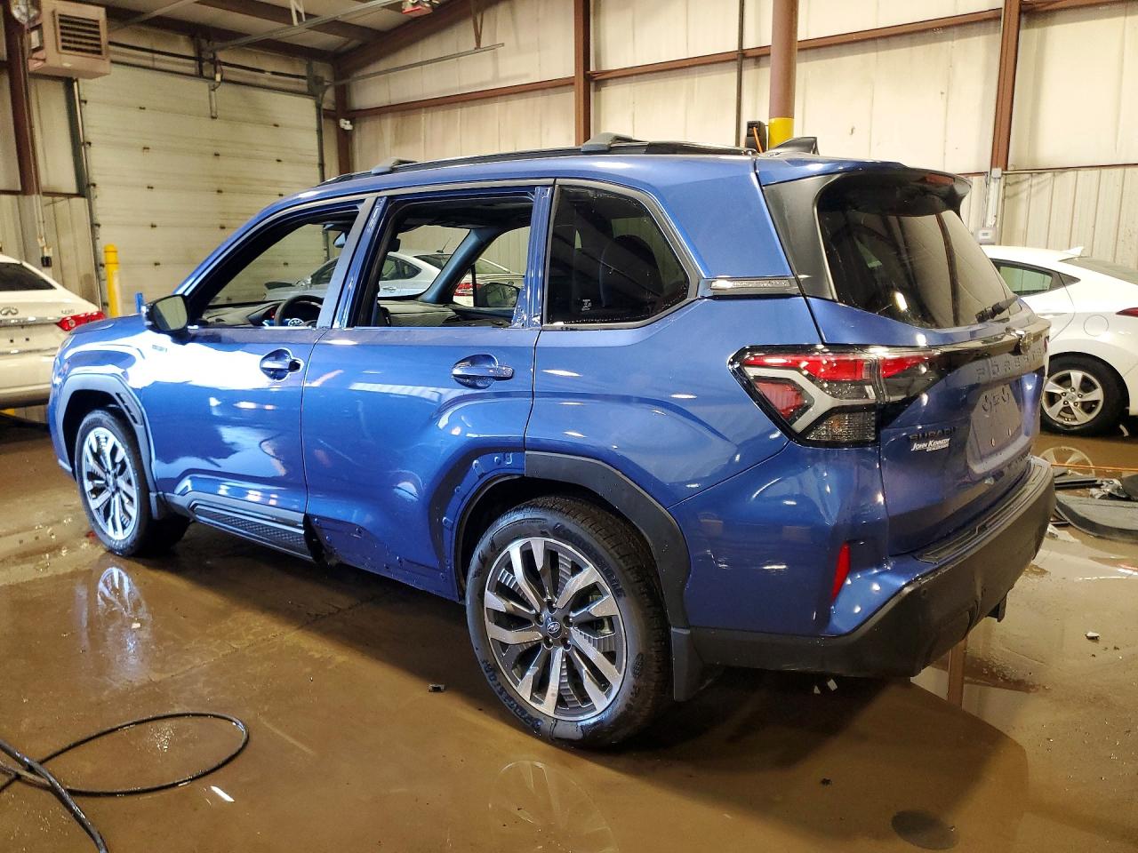 2025 SUBARU FORESTER TOURING photo 3