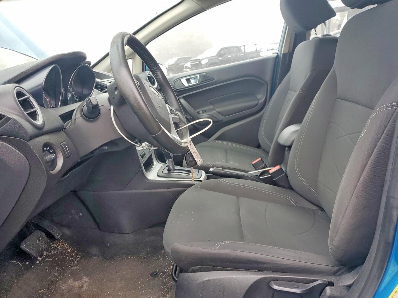 2015 FORD FIESTA SE photo 13