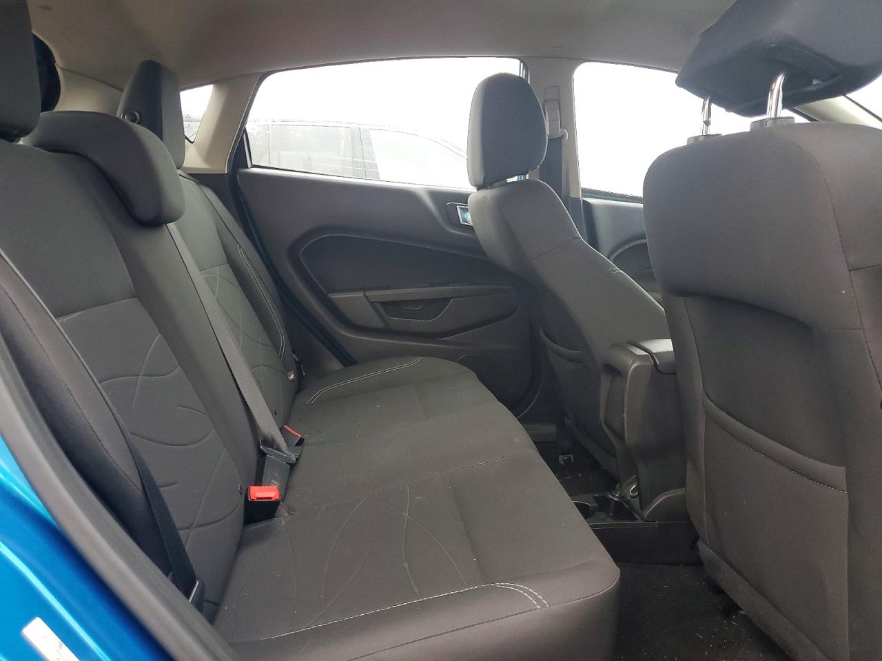 2015 FORD FIESTA SE photo 19