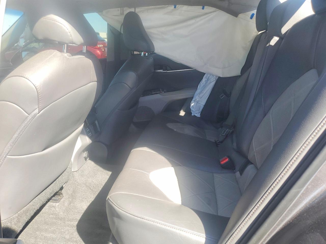 2018 TOYOTA CAMRY XLE photo 28