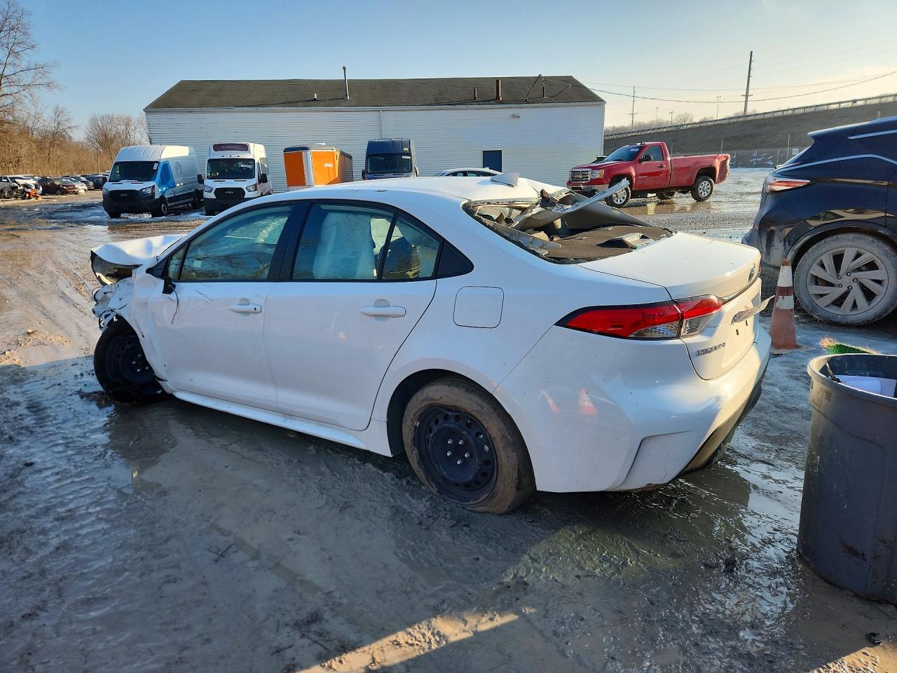 2024 TOYOTA COROLLA LE photo 2