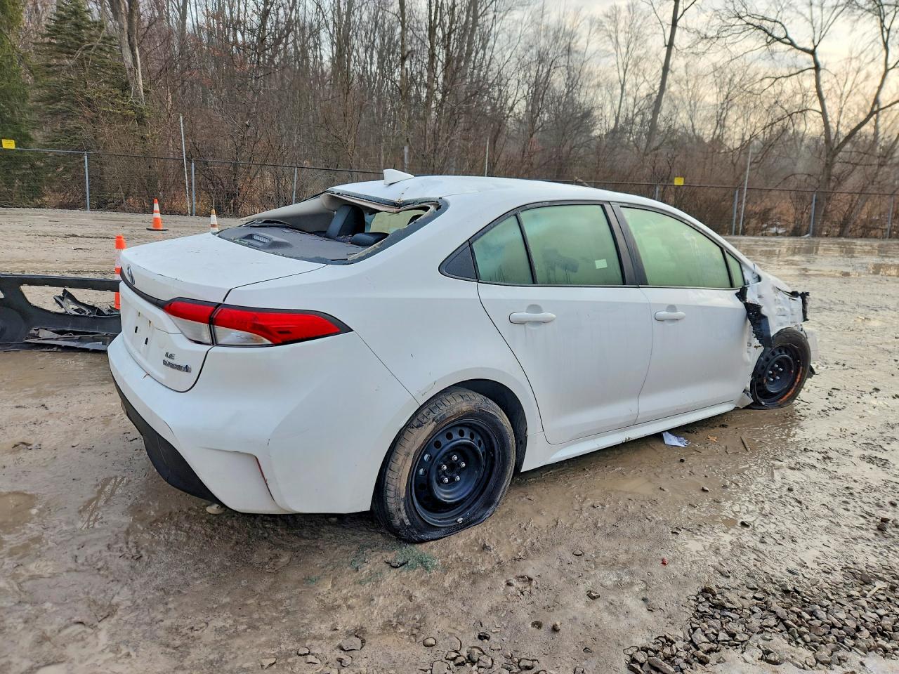 2024 TOYOTA COROLLA LE photo 3