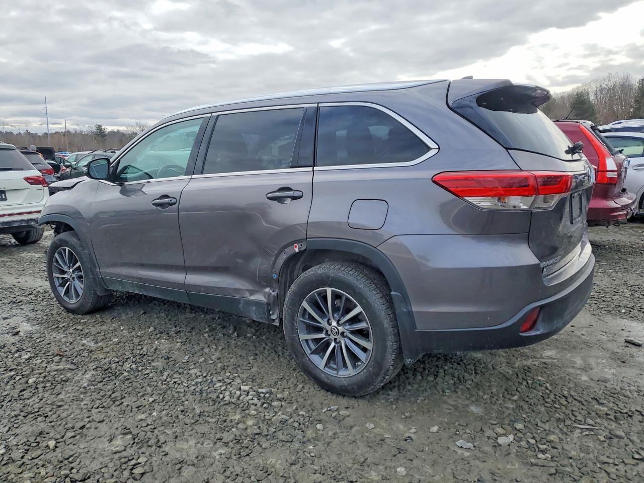 2019 TOYOTA HIGHLANDER XLE photo 4