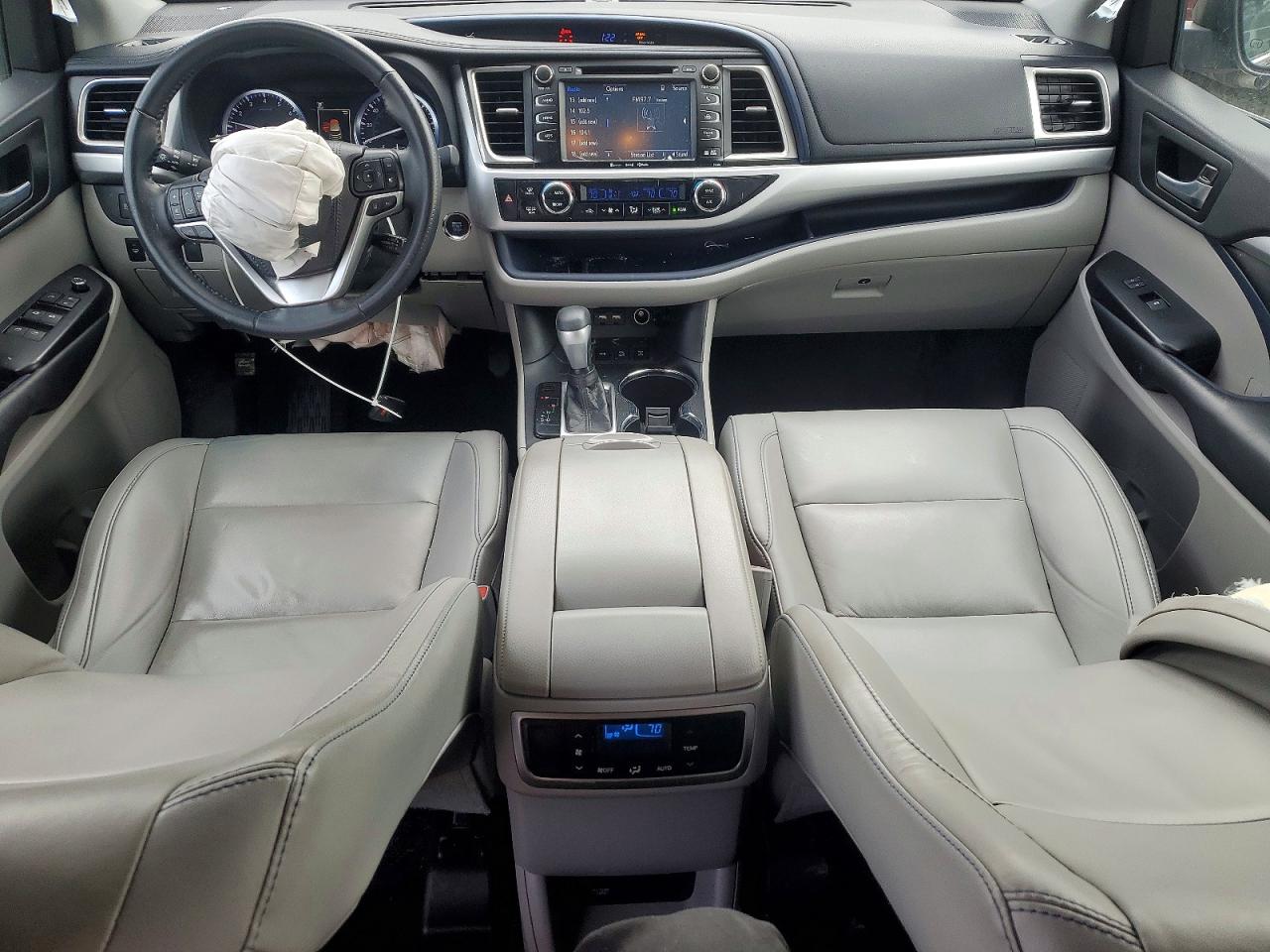 2019 TOYOTA HIGHLANDER XLE photo 22