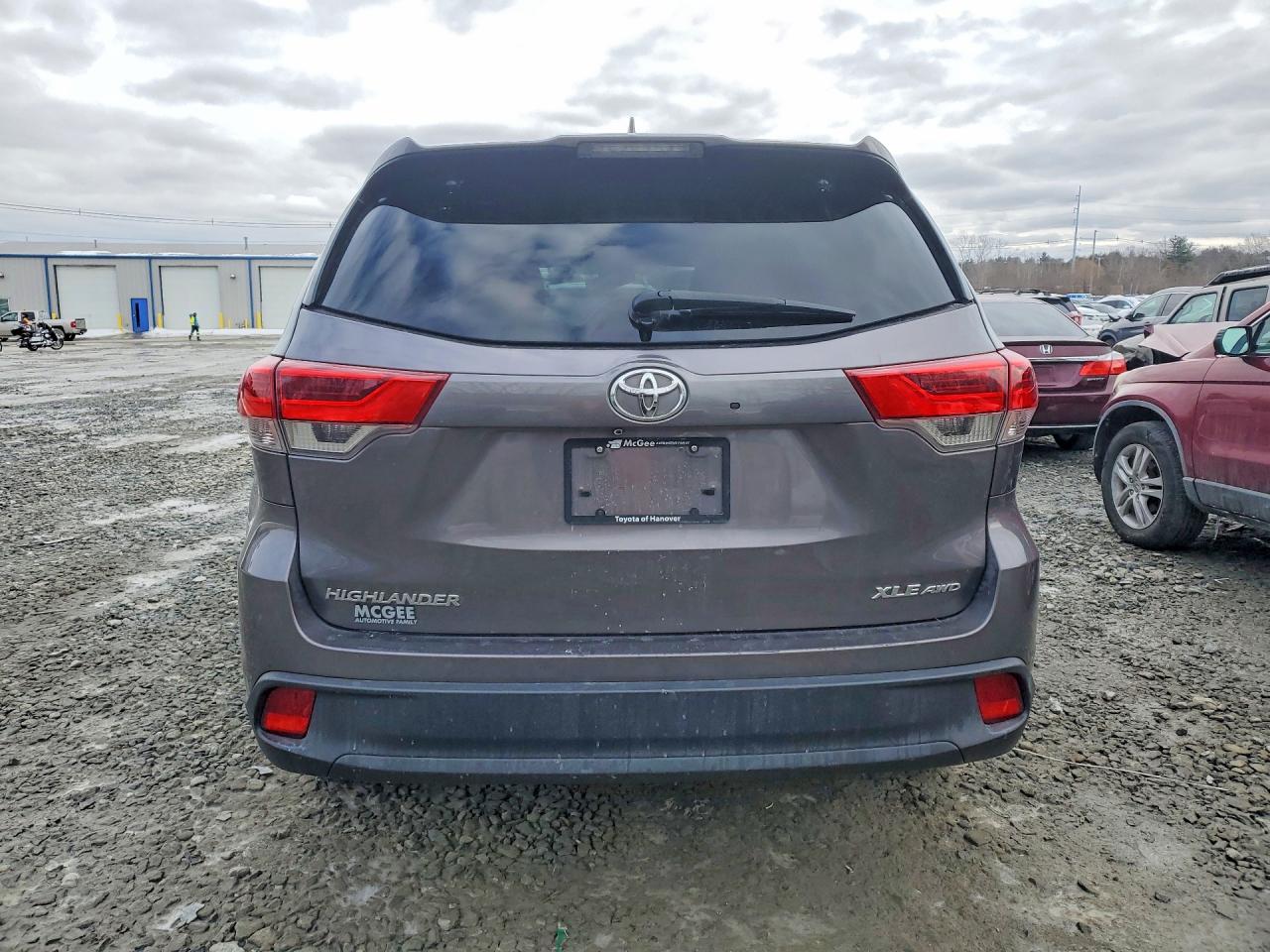 2019 TOYOTA HIGHLANDER XLE photo 16