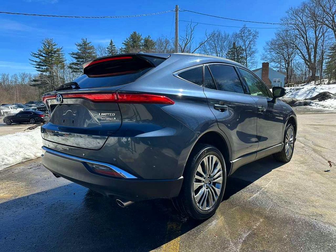 2021 TOYOTA VENZA photo 3
