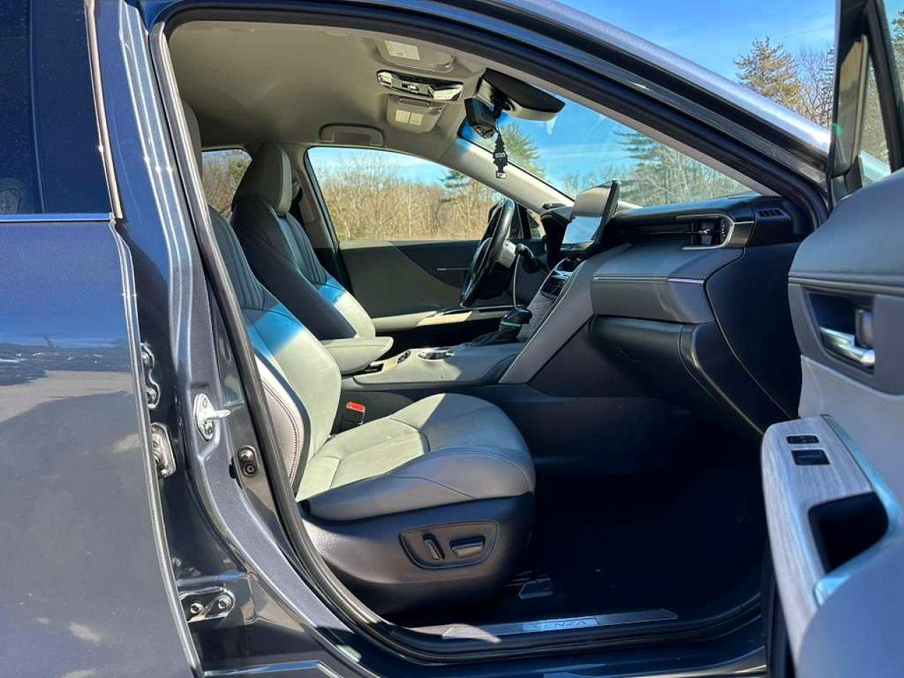 2021 TOYOTA VENZA photo 6