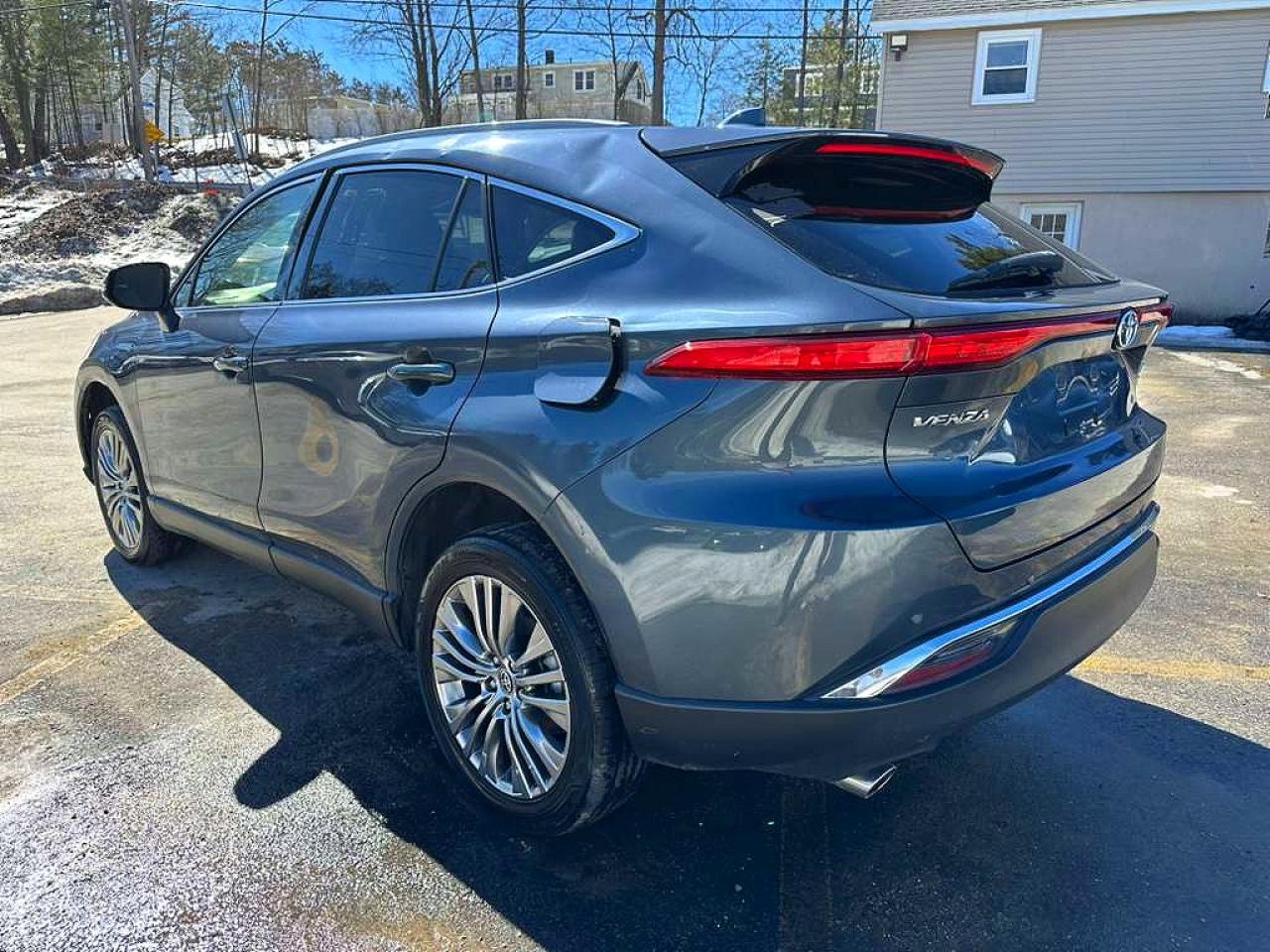 2021 TOYOTA VENZA photo 2