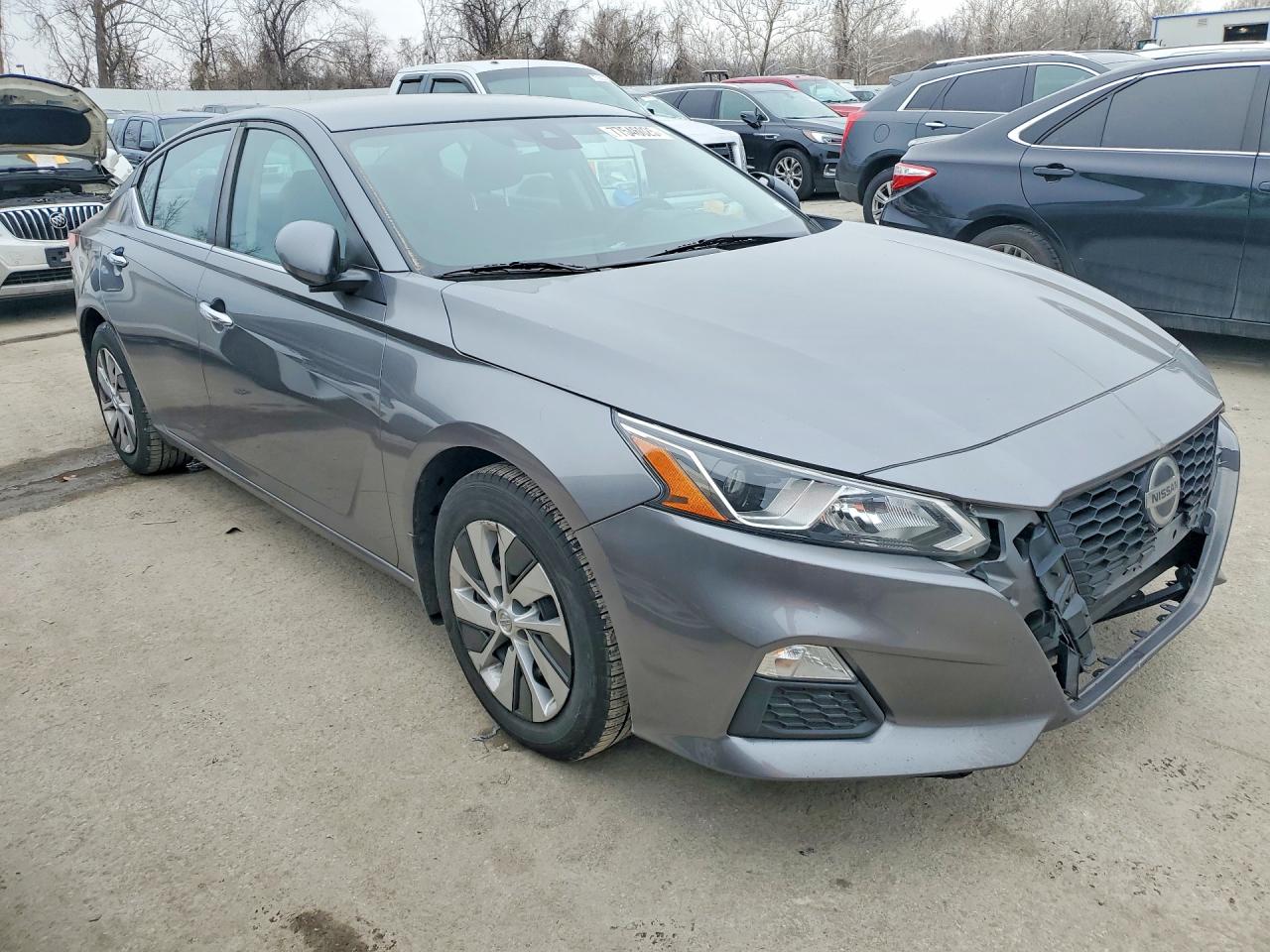 2017 TOYOTA CAMRY LE photo 10