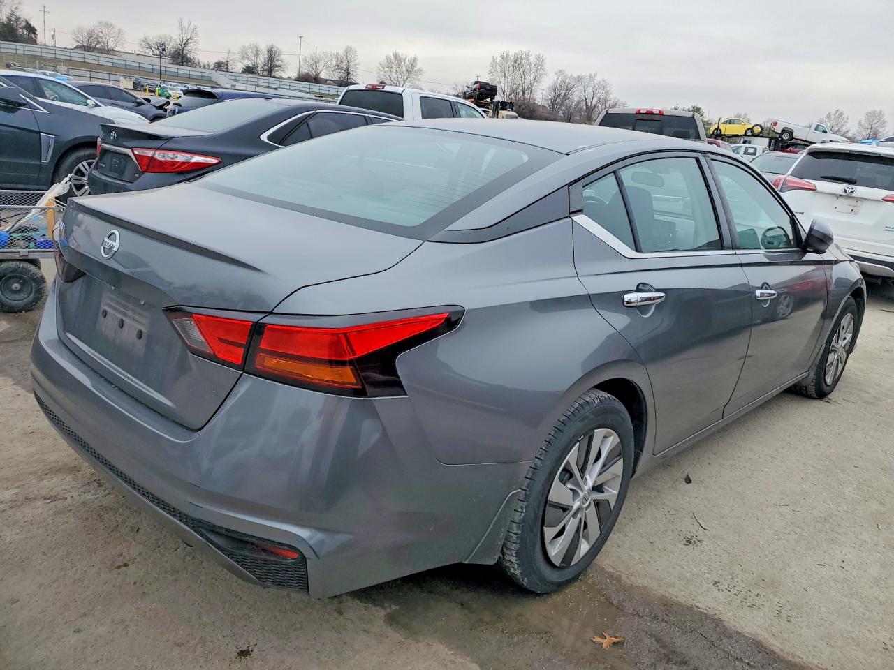 2017 TOYOTA CAMRY LE photo 7