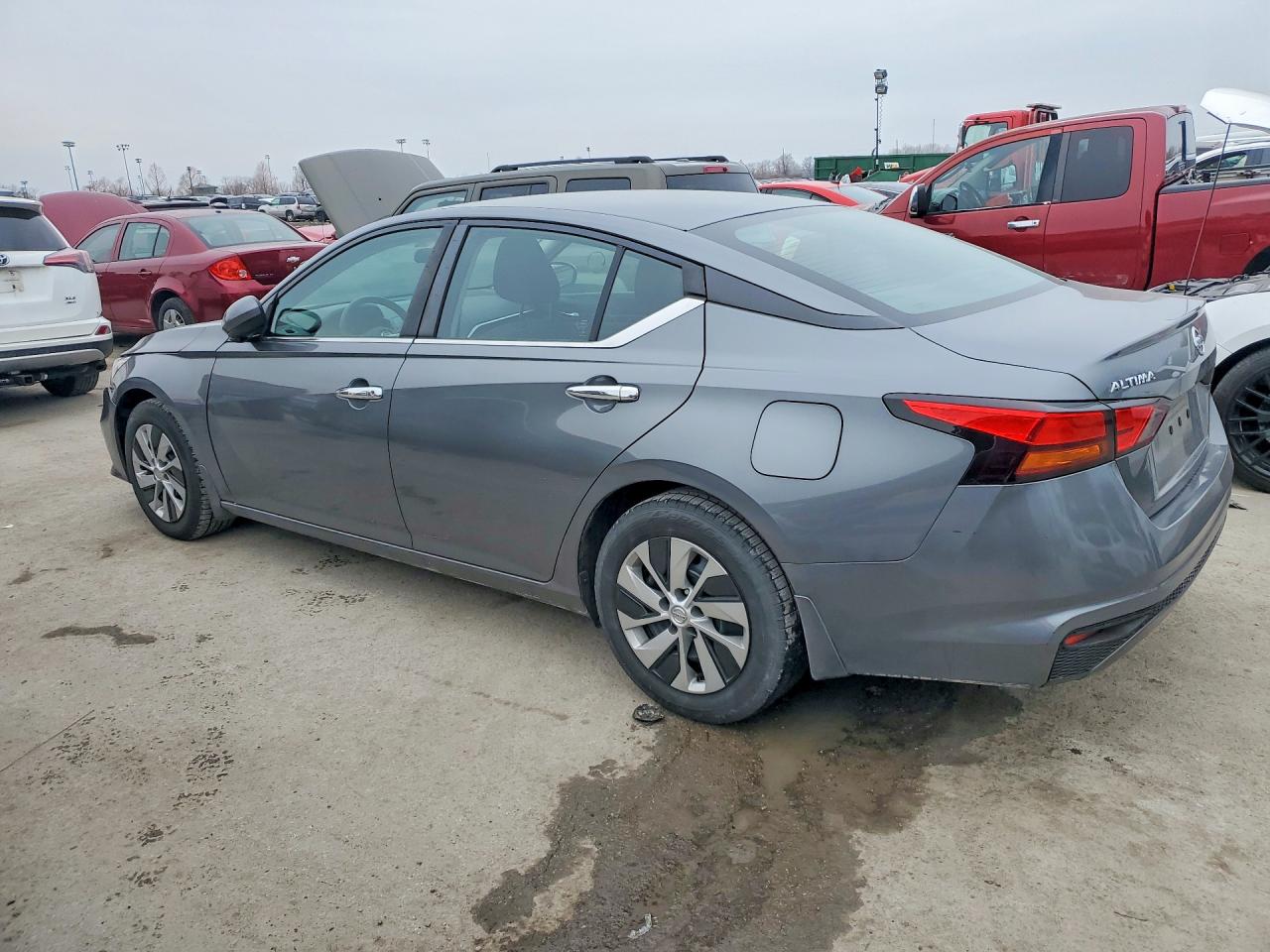 2017 TOYOTA CAMRY LE photo 4