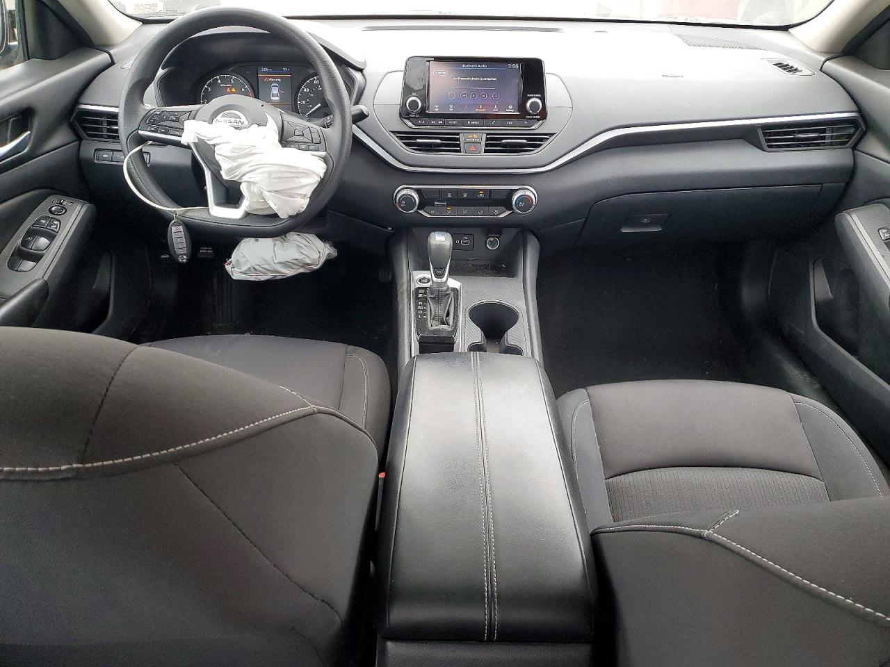 2017 TOYOTA CAMRY LE photo 22