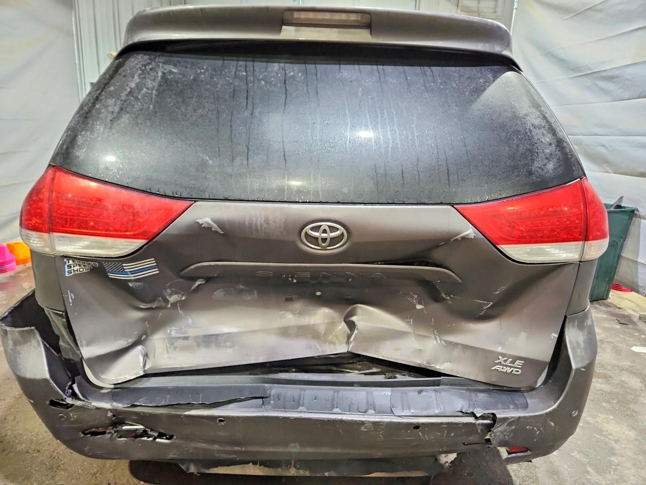 2014 TOYOTA SIENNA photo 6
