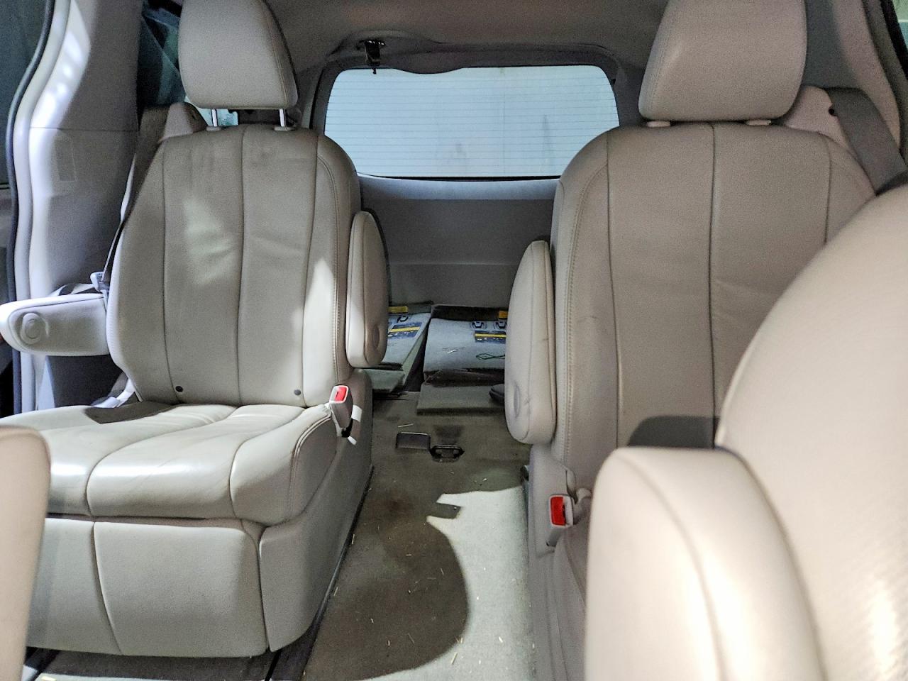 2014 TOYOTA SIENNA photo 10