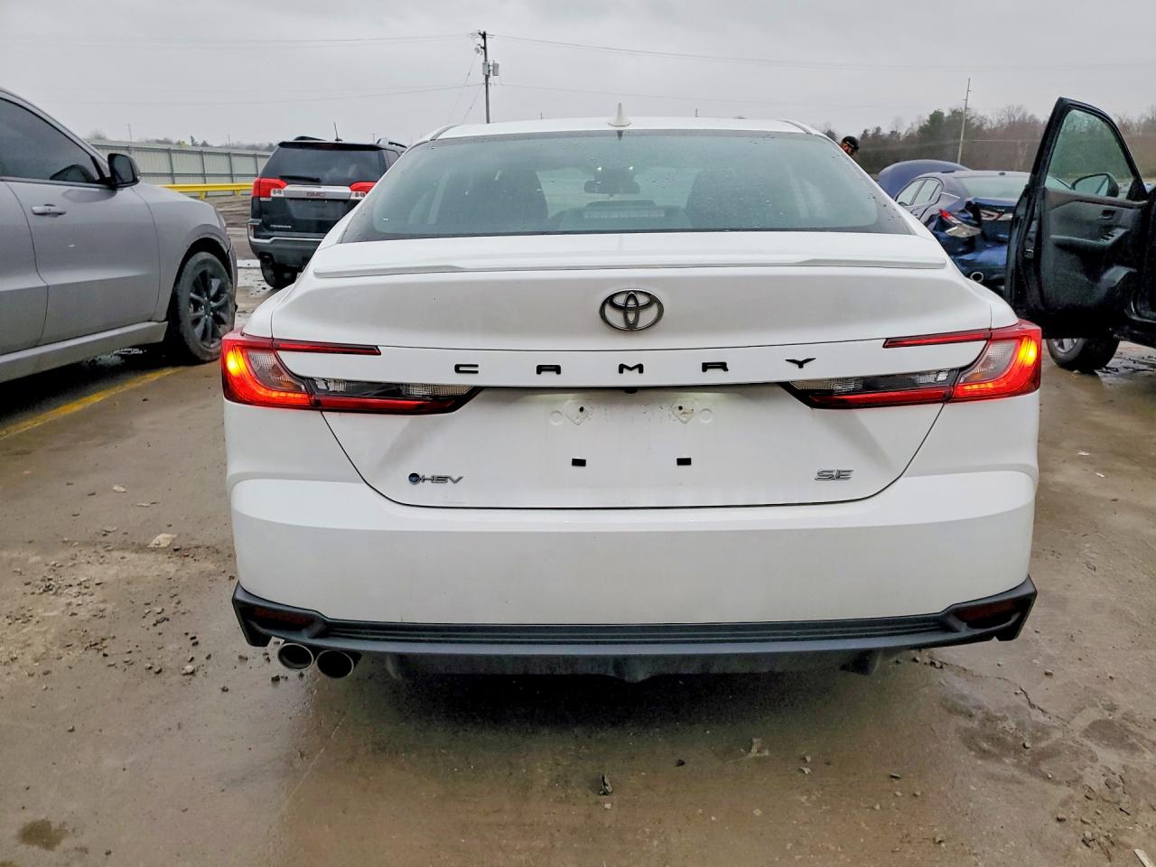 2025 TOYOTA CAMRY SE photo 16