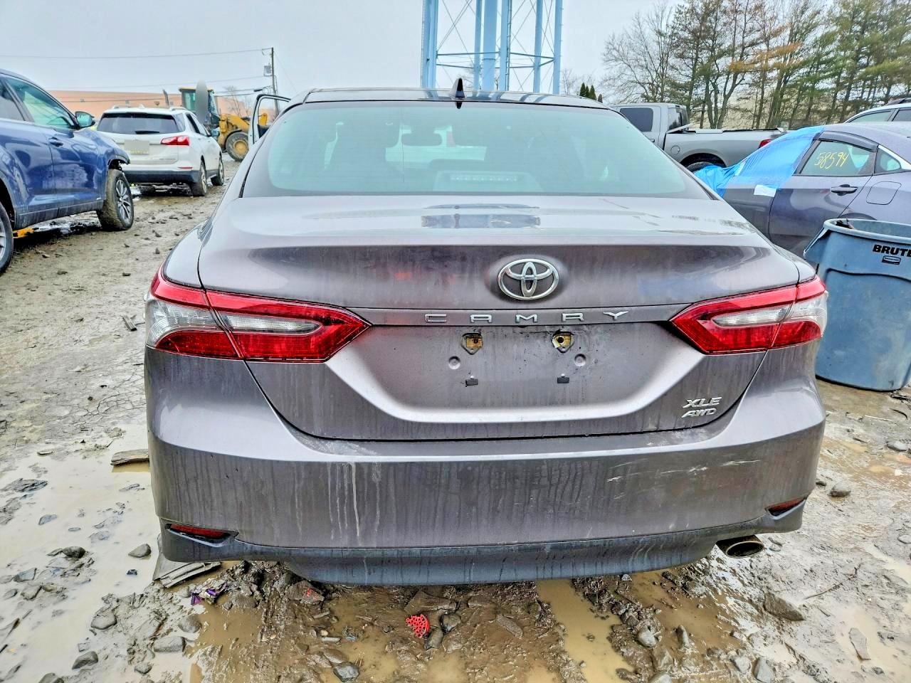 2021 TOYOTA CAMRY XLE photo 16