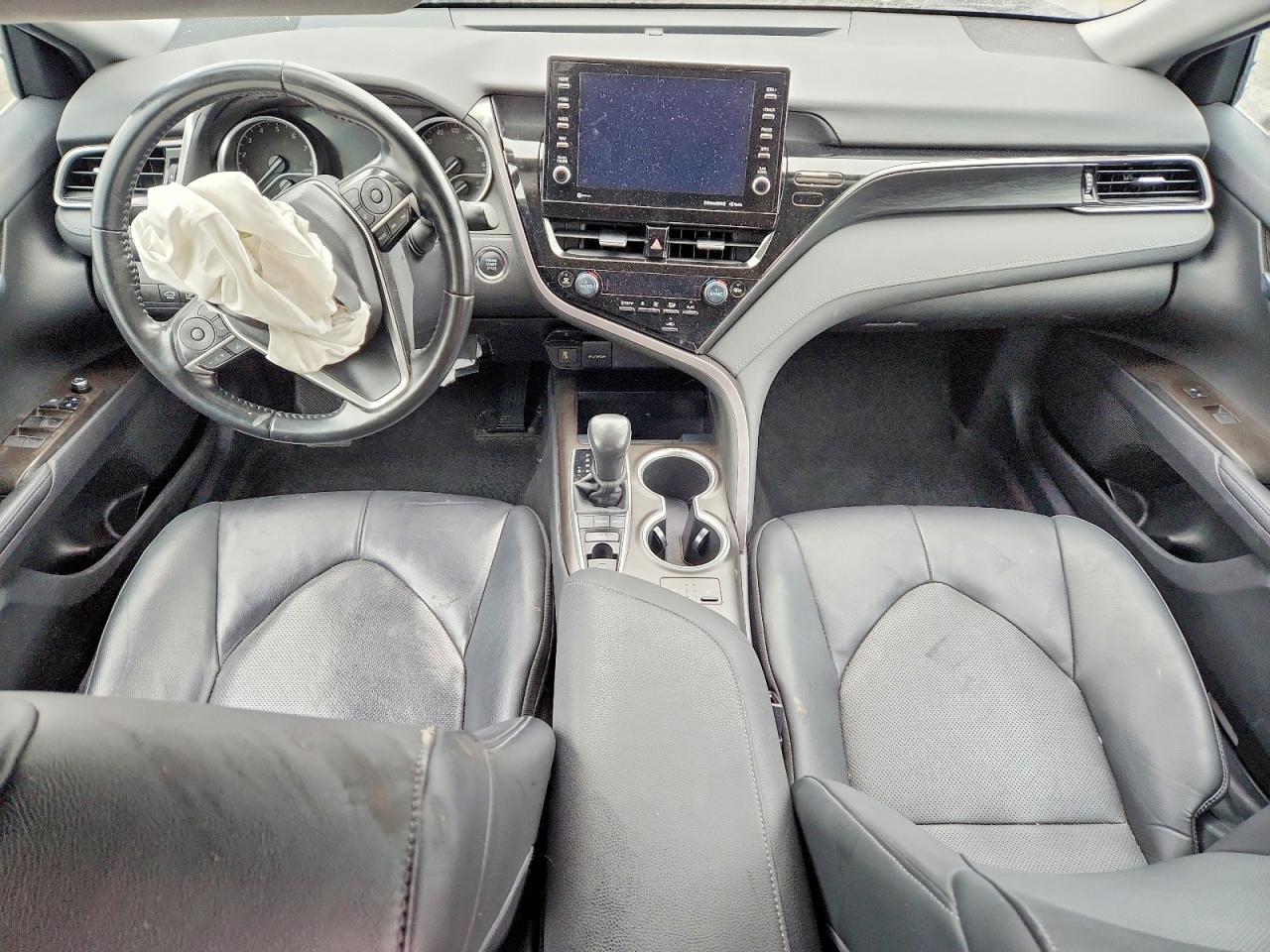2021 TOYOTA CAMRY XLE photo 22