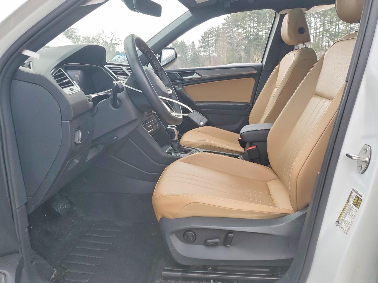 2024 VOLKSWAGEN TIGUAN SE photo 13