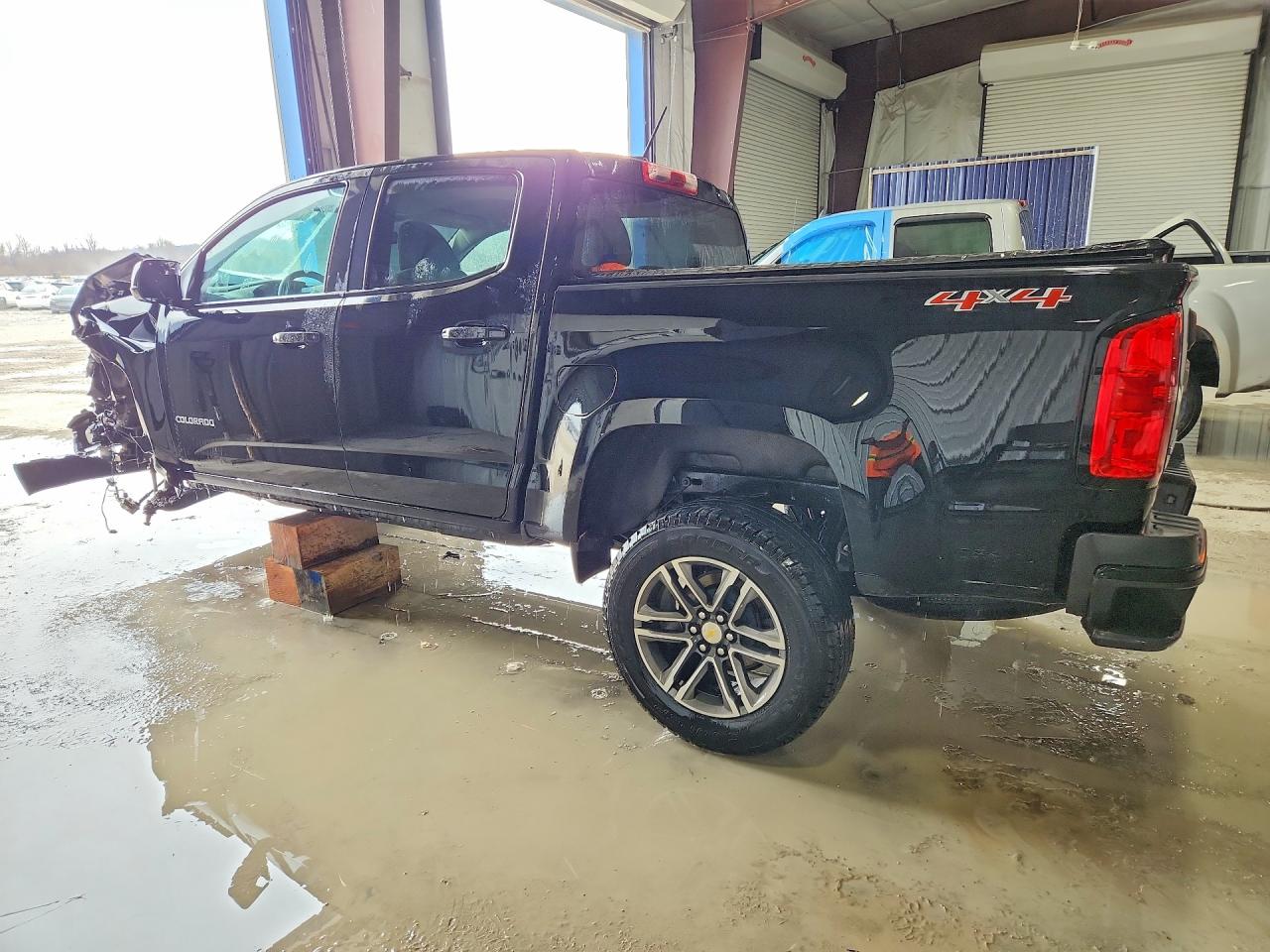 2019 CHEVROLET COLORADO photo 2