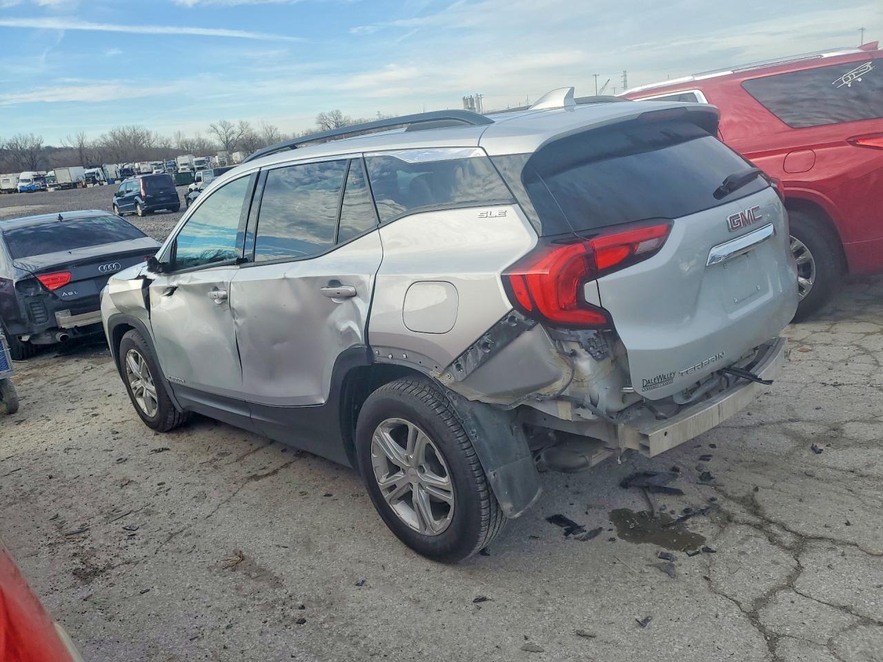2020 GMC TERRAIN SLE photo 2