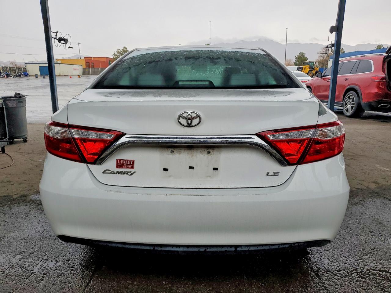 2016 TOYOTA CAMRY LE photo 11