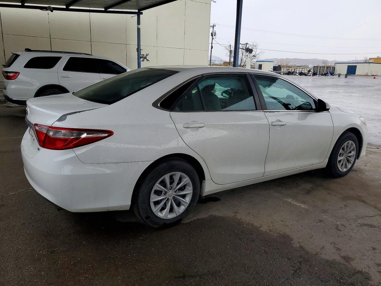 2016 TOYOTA CAMRY LE photo 5