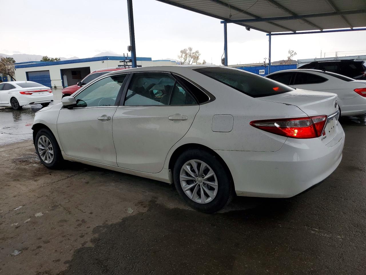2016 TOYOTA CAMRY LE photo 3