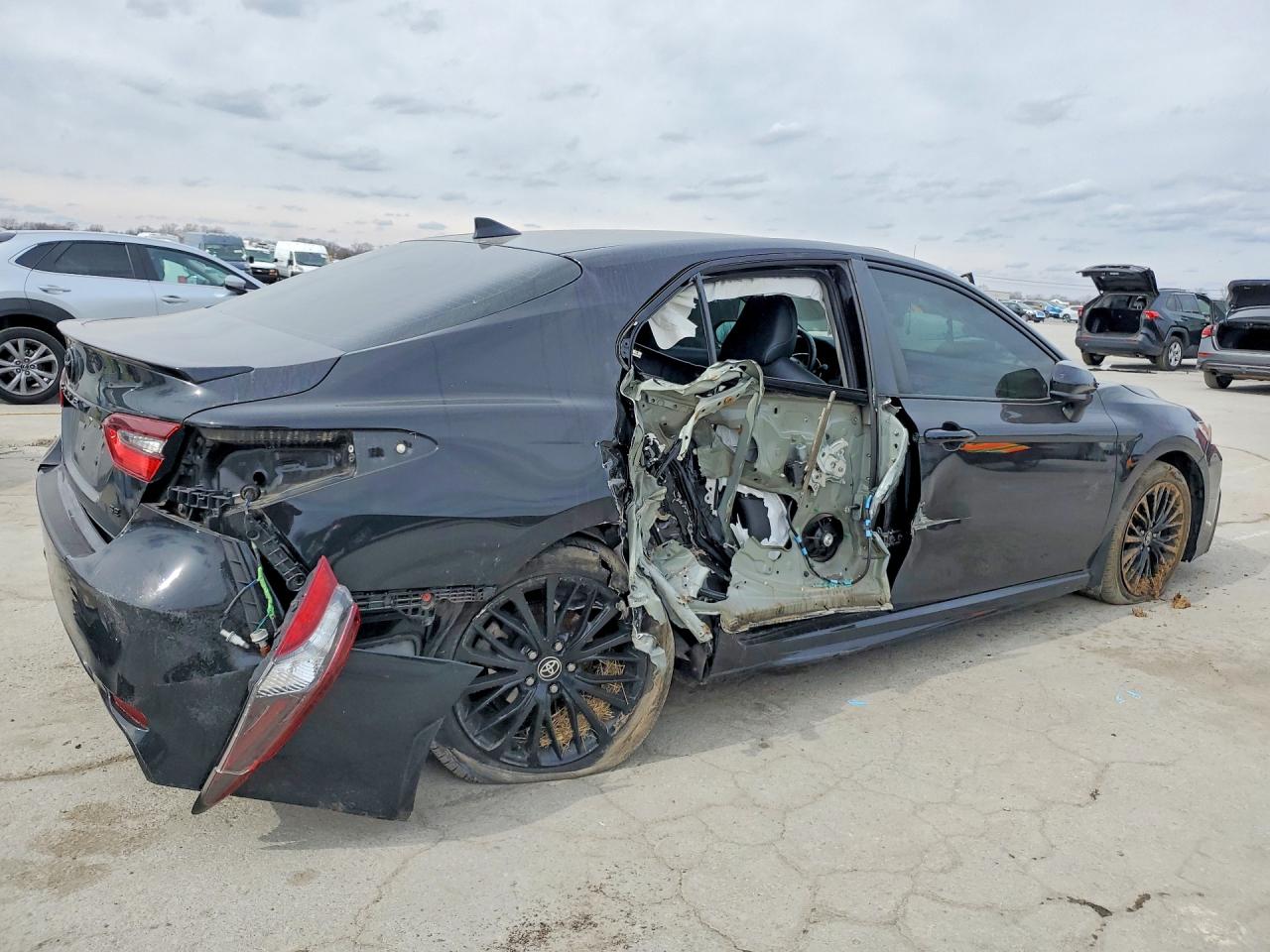 2021 TOYOTA CAMRY SE NIGHT SHADE photo 3