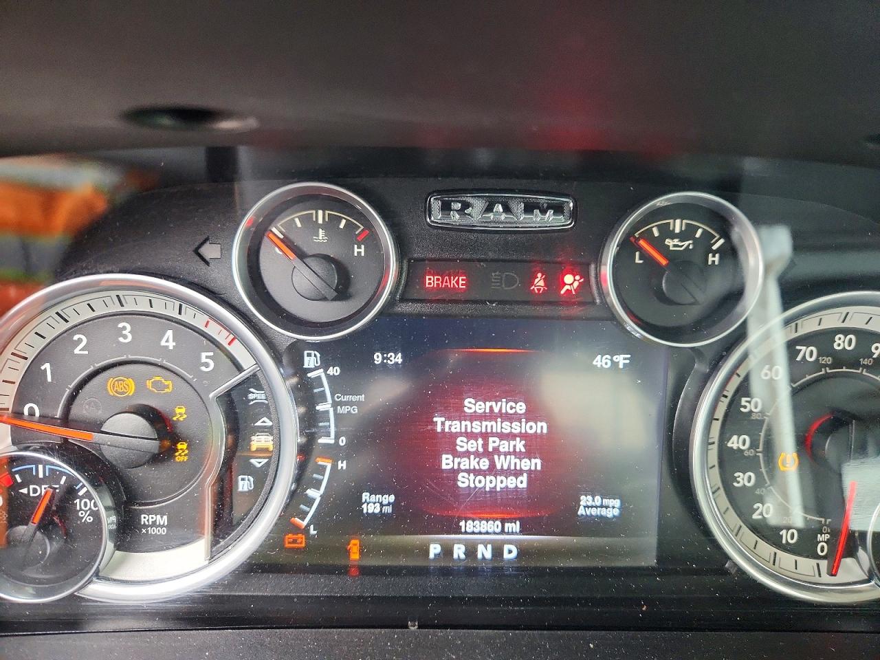 2016 RAM 1500 SLT photo 9