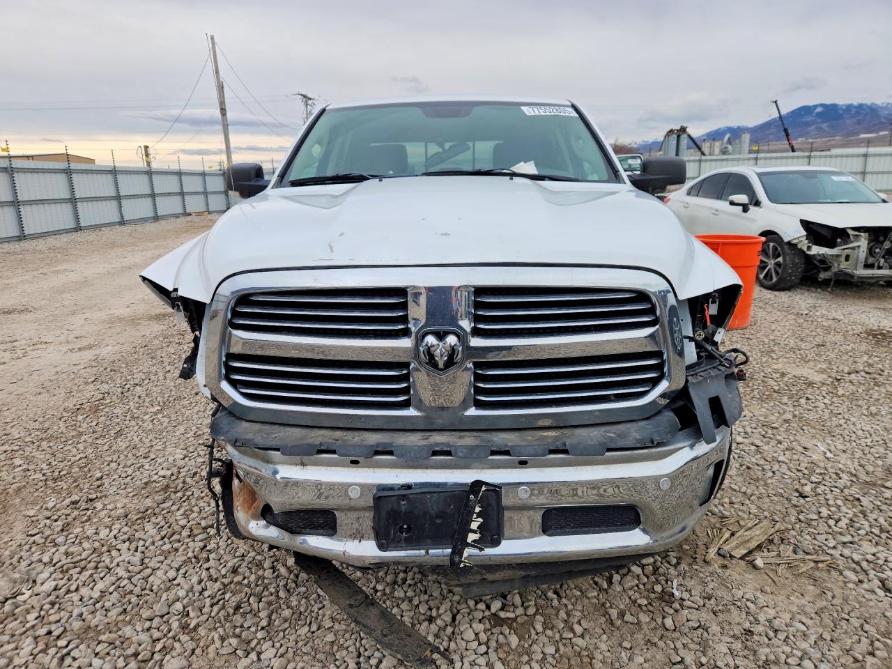 2016 RAM 1500 SLT photo 5