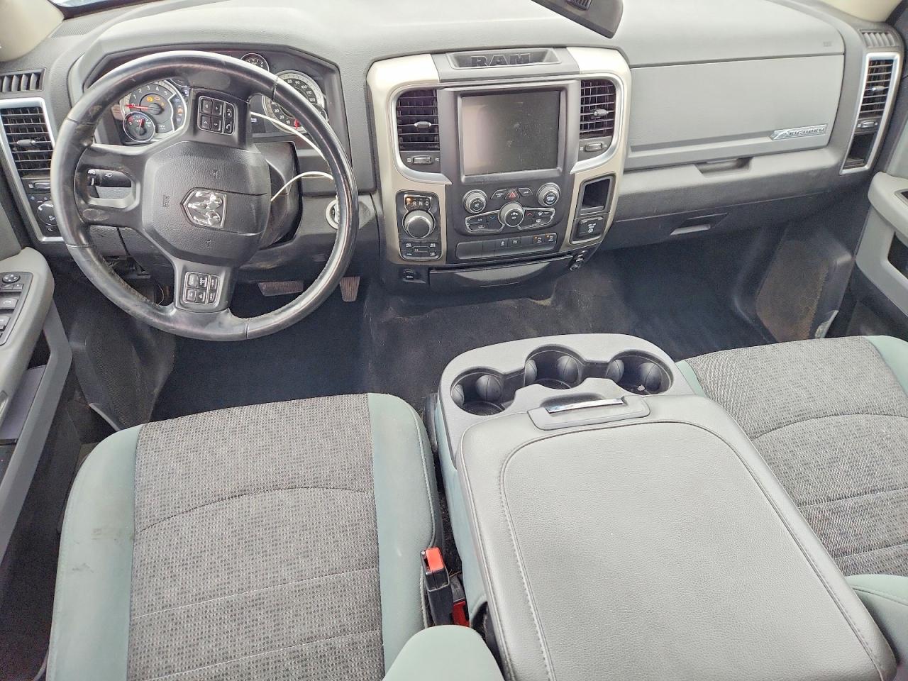 2016 RAM 1500 SLT photo 8