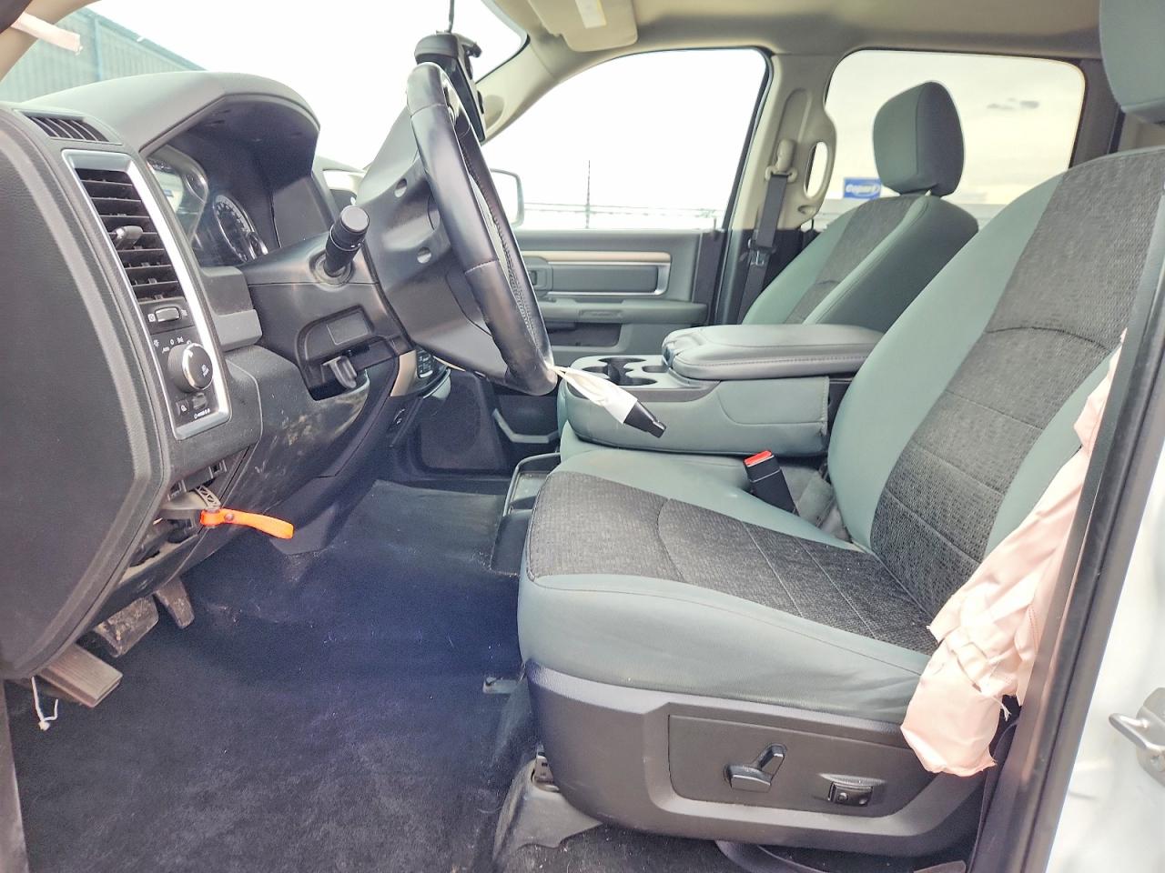 2016 RAM 1500 SLT photo 7