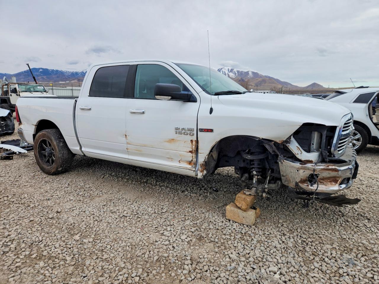 2016 RAM 1500 SLT photo 4