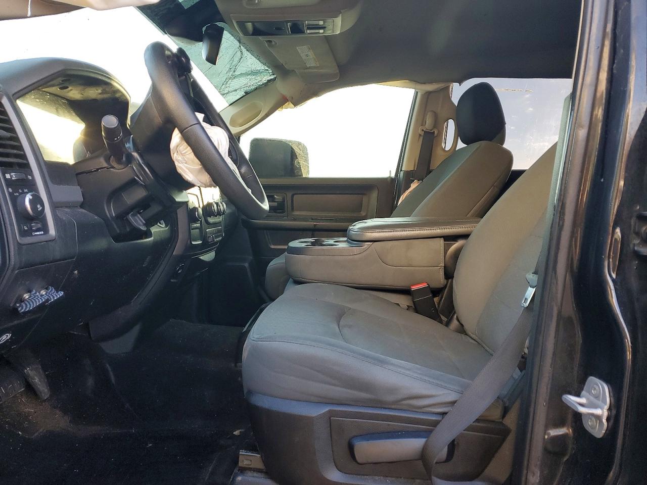 2014 RAM 1500 ST photo 7