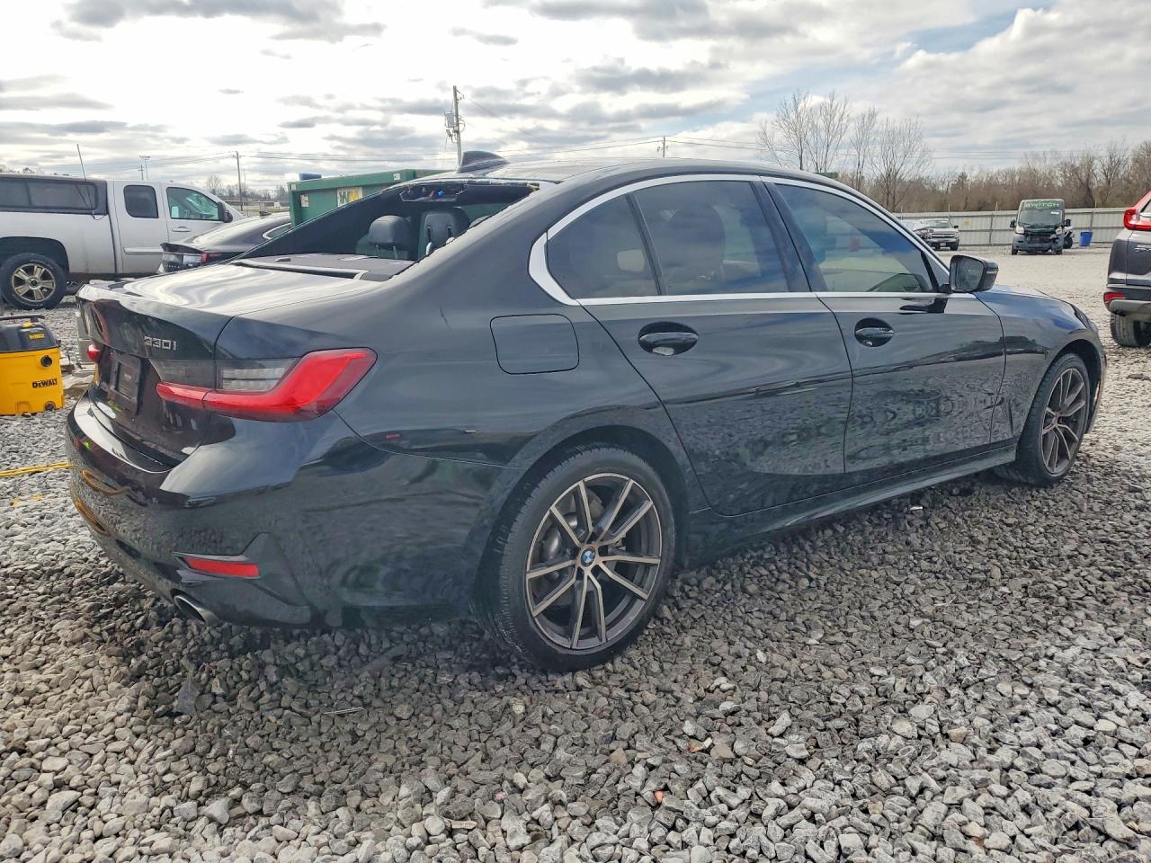 2020 BMW 330XI photo 3