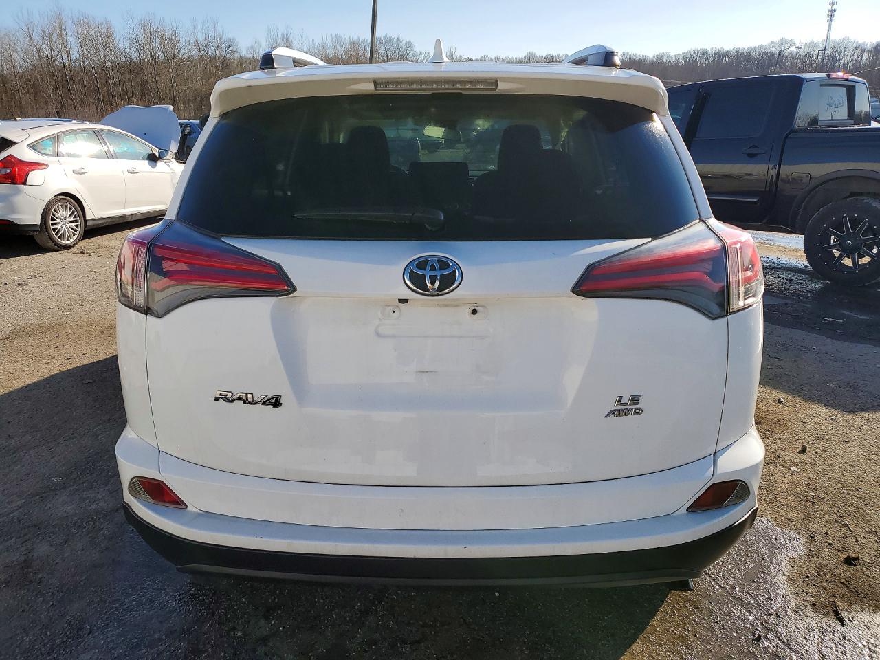 2017 TOYOTA RAV4 LE photo 6