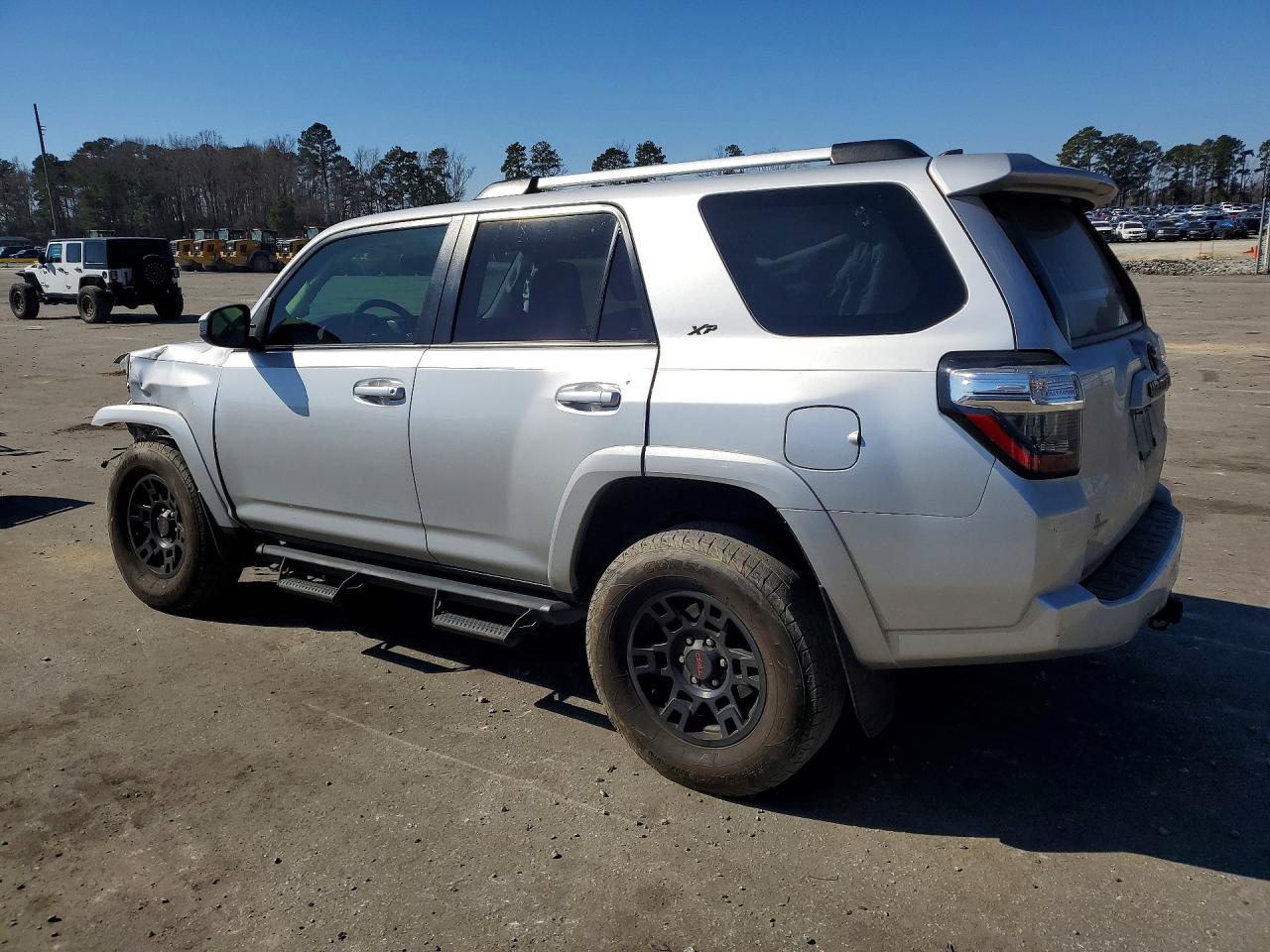 2022 TOYOTA 4RUNNER SR5 photo 2