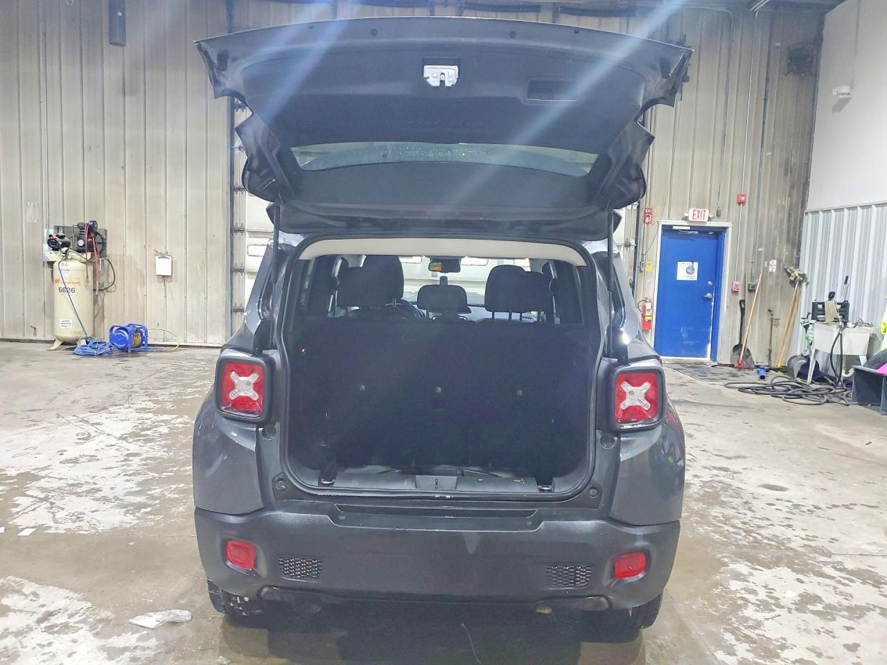 2023 JEEP RENEGADE ALTITUDE photo 11