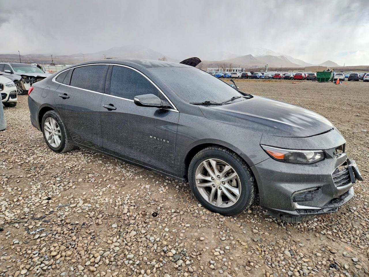 2017 CHEVROLET MALIBU LT photo 4